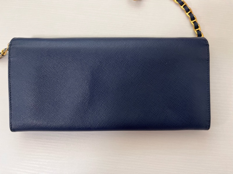 Prada 時尚藍Saffiano 牛皮革鏈條長夾-1
