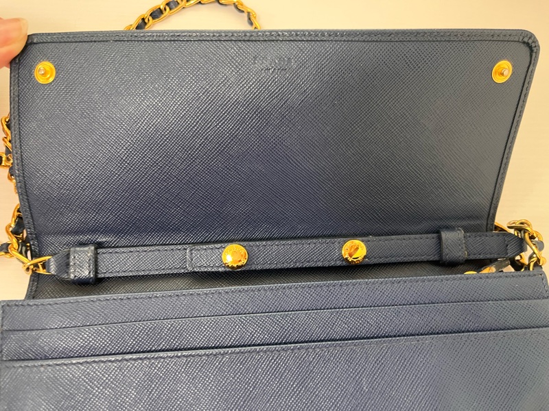 Prada 時尚藍Saffiano 牛皮革鏈條長夾-3