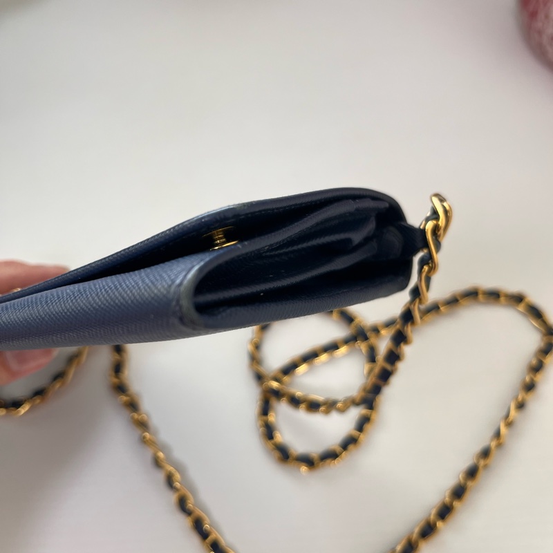 Prada 時尚藍Saffiano 牛皮革鏈條長夾-9
