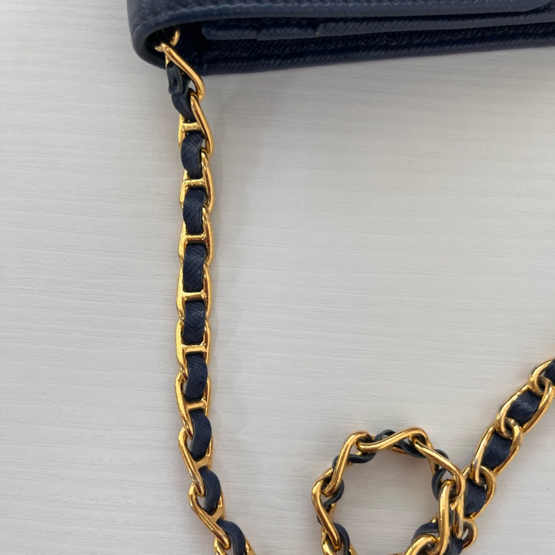 Prada 時尚藍Saffiano 牛皮革鏈條長夾-11