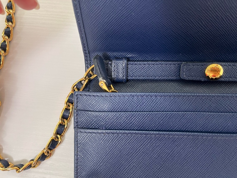 Prada 時尚藍Saffiano 牛皮革鏈條長夾-12