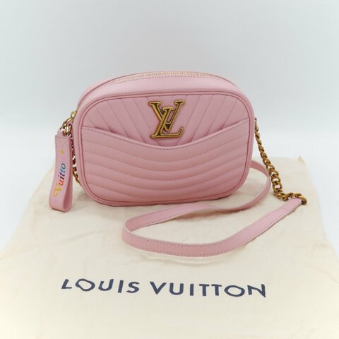Louis Vuitton 路易威登 New Wave 櫻花粉 絎縫小牛皮 立體波浪紋拉鍊 斜背相機包