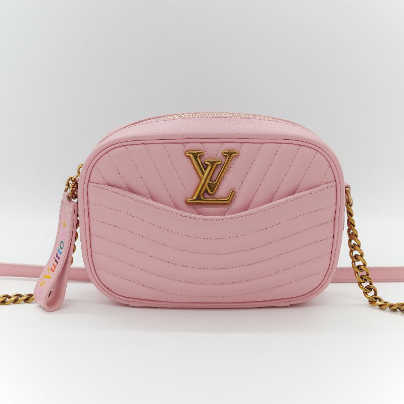 Louis Vuitton 路易威登 New Wave 櫻花粉 絎縫小牛皮 立體波浪紋拉鍊 斜背相機包-1