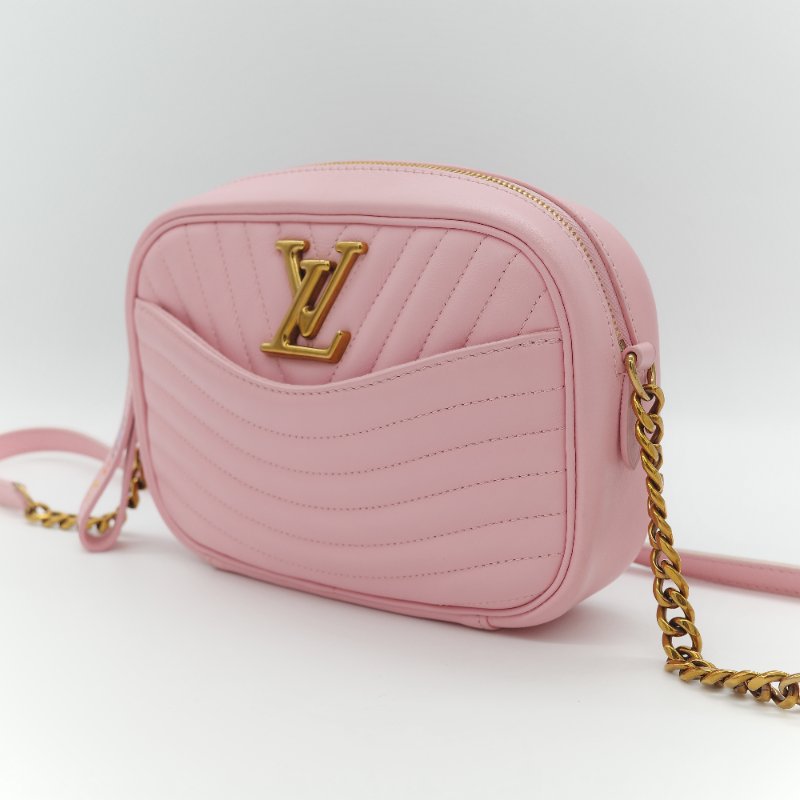 Louis Vuitton 路易威登 New Wave 櫻花粉 絎縫小牛皮 立體波浪紋拉鍊 斜背相機包-3