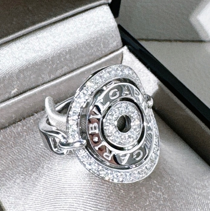 Bvlgari寶格麗 鑲鑽白金盾牌戒指，56號-2