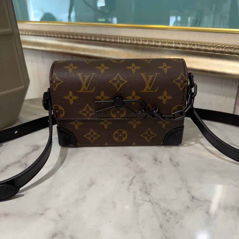 LV 原花Steamer黑釦下蓋前迴紋針鏈帶肩斜背包M83613-0