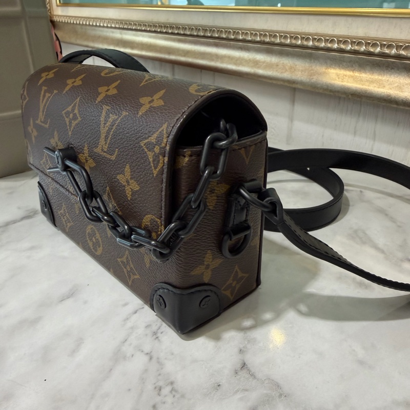 LV 原花Steamer黑釦下蓋前迴紋針鏈帶肩斜背包M83613-2