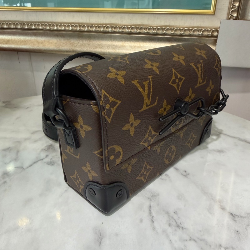LV 原花Steamer黑釦下蓋前迴紋針鏈帶肩斜背包M83613-3