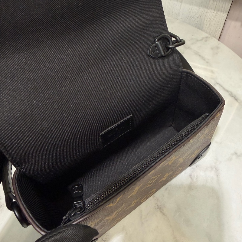 LV 原花Steamer黑釦下蓋前迴紋針鏈帶肩斜背包M83613-5