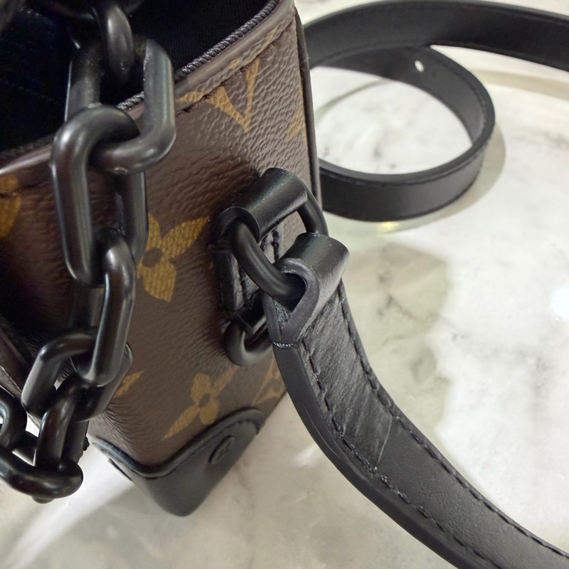 LV 原花Steamer黑釦下蓋前迴紋針鏈帶肩斜背包M83613-7