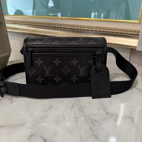 LV 原花Steamer黑釦下蓋前迴紋針鏈帶肩斜背包M83613