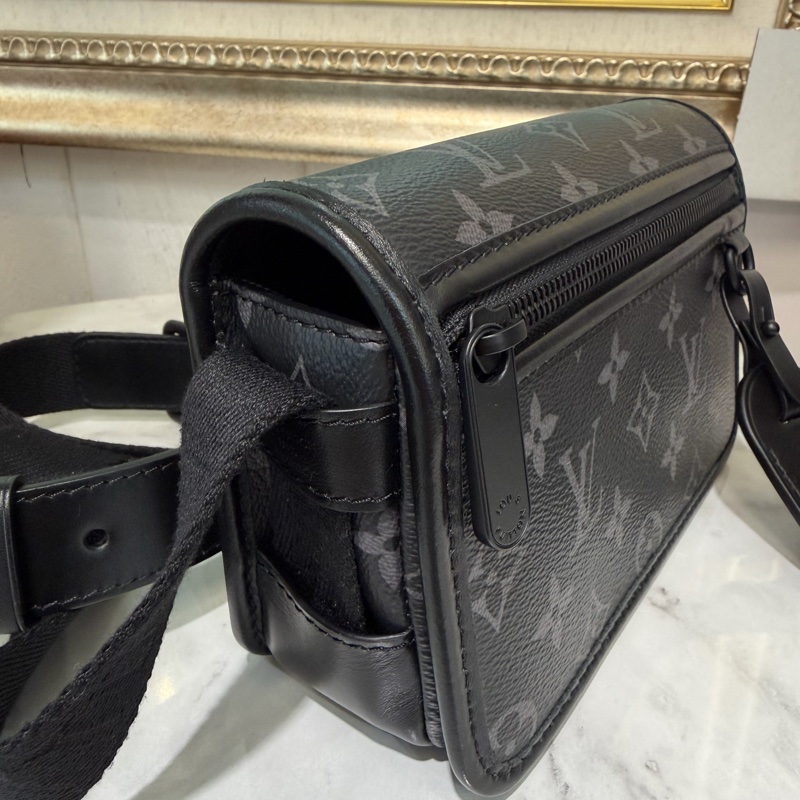 LV 原花Steamer黑釦下蓋前迴紋針鏈帶肩斜背包M83613-3