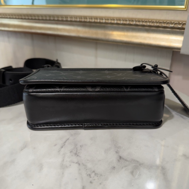 LV 原花Steamer黑釦下蓋前迴紋針鏈帶肩斜背包M83613-4