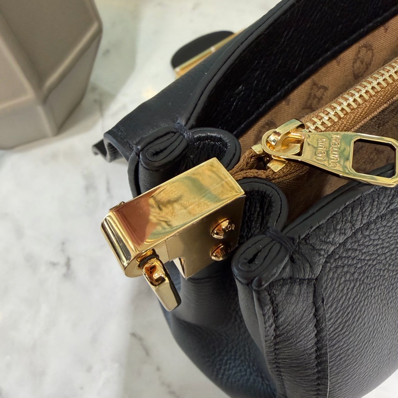 LV 黑牛皮Doupline Soft MM金釦肩斜背包M25209-6