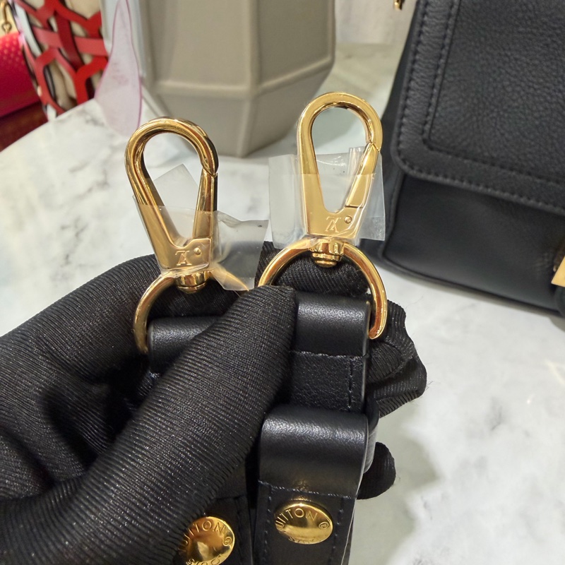 LV 黑牛皮Doupline Soft MM金釦肩斜背包M25209-9