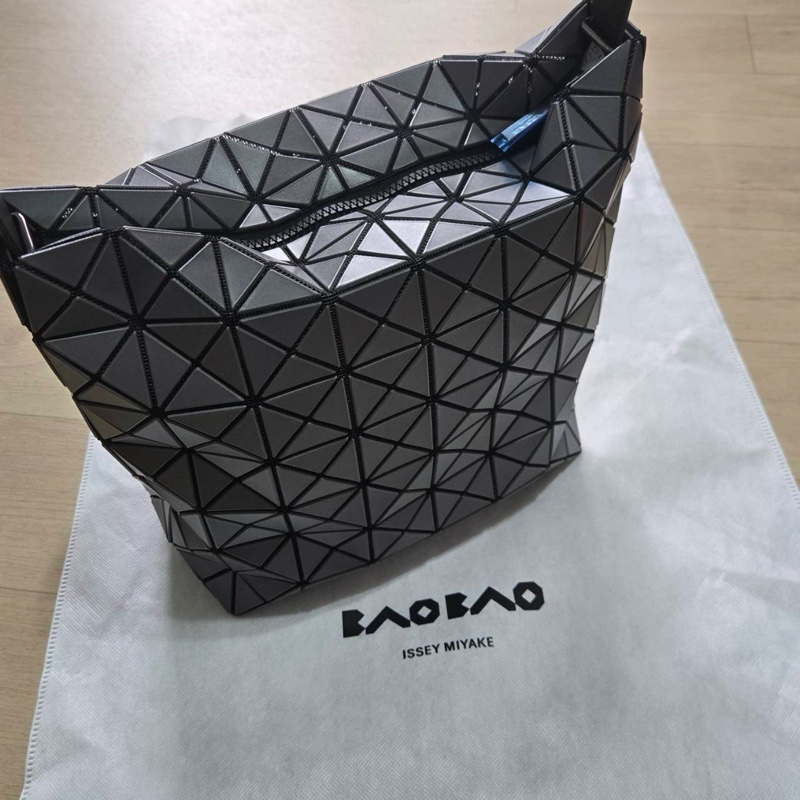 Issey Miyake 三宅一生 BaoBao 大號 valley 灰色 hobo包-2