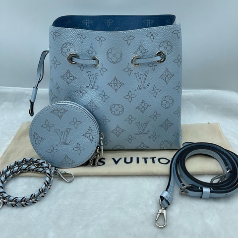 路易威登/Louis Vuitton Bella M21144    月光女神鏤花穿孔抽繩開合水桶包手提包單肩包斜挎包 藍色芯片款