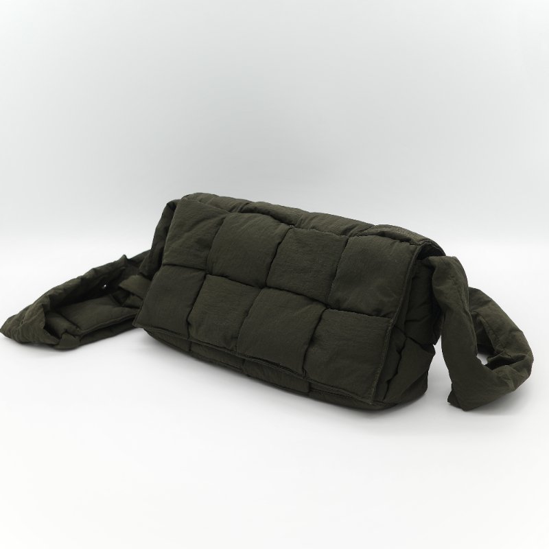 Bottega Veneta 寶緹嘉 Padded Tech Cassette 卡其綠色 填充尼龍 2x4 八格 Intrecciato 編織斜背卡帶包-2