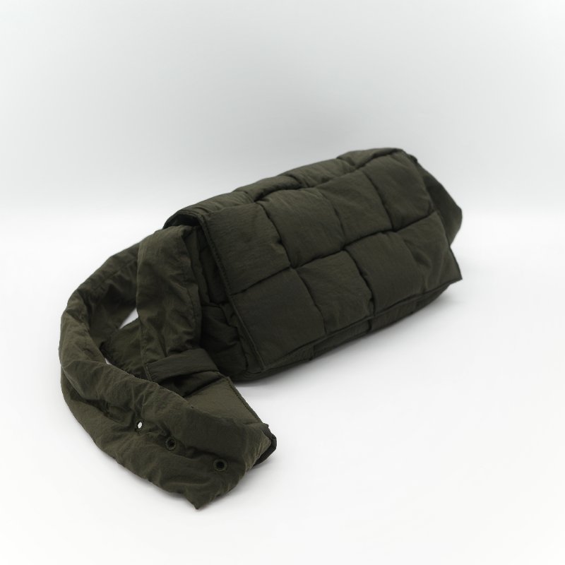 Bottega Veneta 寶緹嘉 Padded Tech Cassette 卡其綠色 填充尼龍 2x4 八格 Intrecciato 編織斜背卡帶包-3