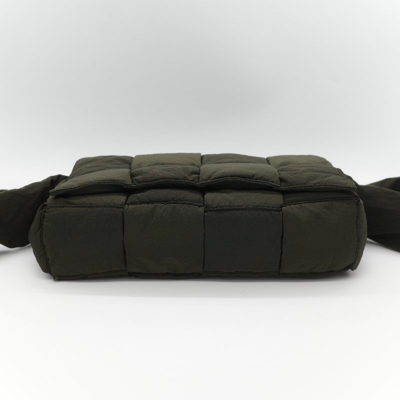 Bottega Veneta 寶緹嘉 Padded Tech Cassette 卡其綠色 填充尼龍 2x4 八格 Intrecciato 編織斜背卡帶包-7