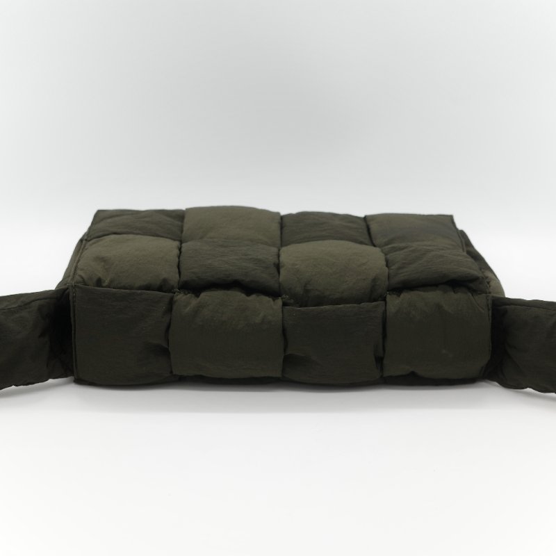 Bottega Veneta 寶緹嘉 Padded Tech Cassette 卡其綠色 填充尼龍 2x4 八格 Intrecciato 編織斜背卡帶包-8