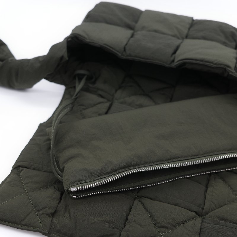 Bottega Veneta 寶緹嘉 Padded Tech Cassette 卡其綠色 填充尼龍 2x4 八格 Intrecciato 編織斜背卡帶包-18