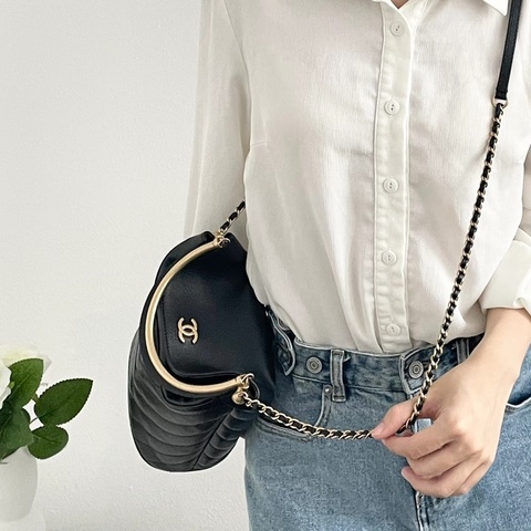 ✨Chanel  稀有漢堡系列 V紋水桶包 98新🖤