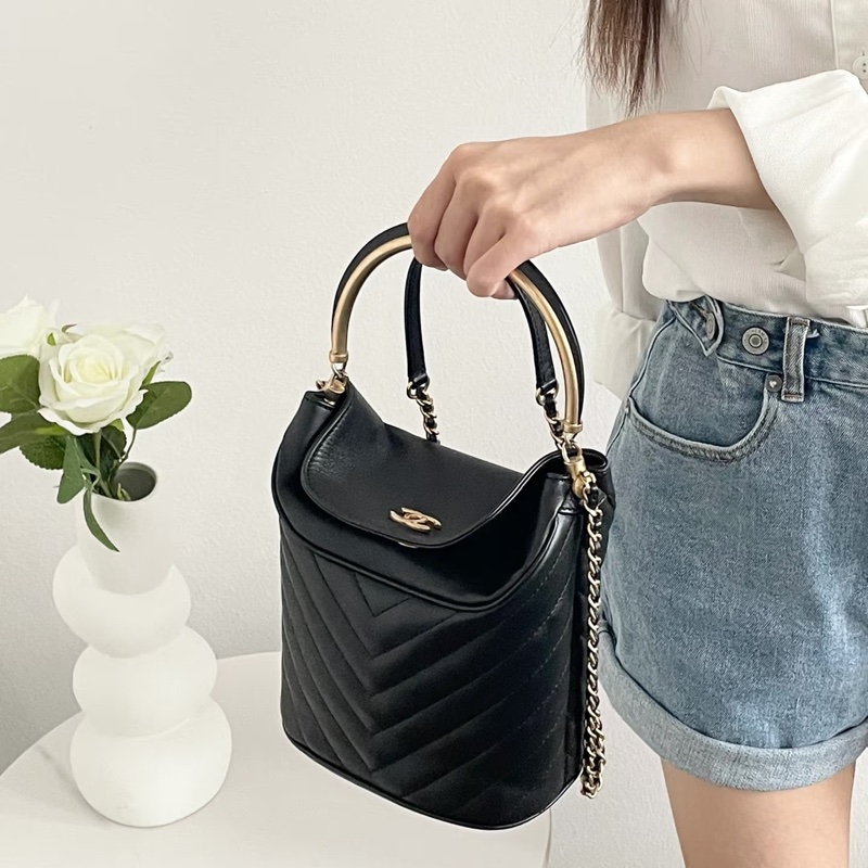 ✨Chanel  稀有漢堡系列 V紋水桶包 98新🖤-1