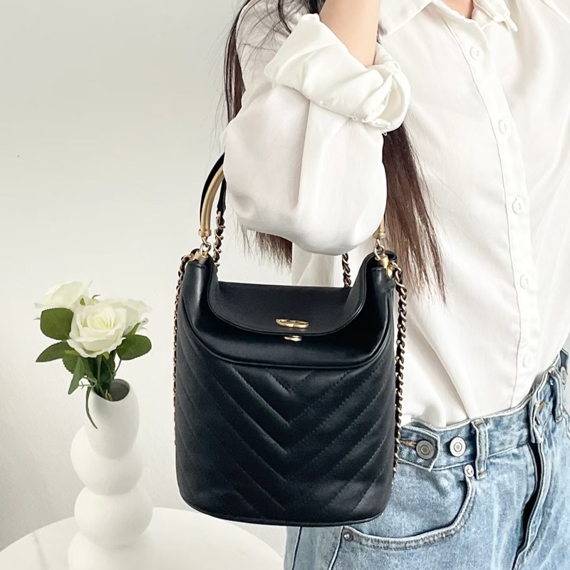 ✨Chanel  稀有漢堡系列 V紋水桶包 98新🖤-2