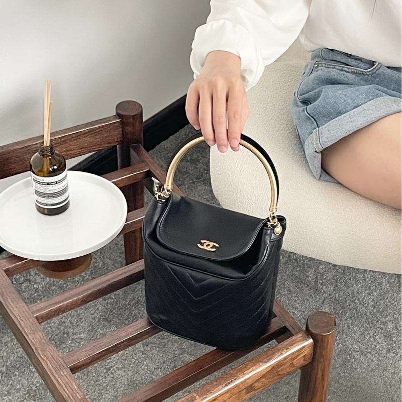 ✨Chanel  稀有漢堡系列 V紋水桶包 98新🖤-3