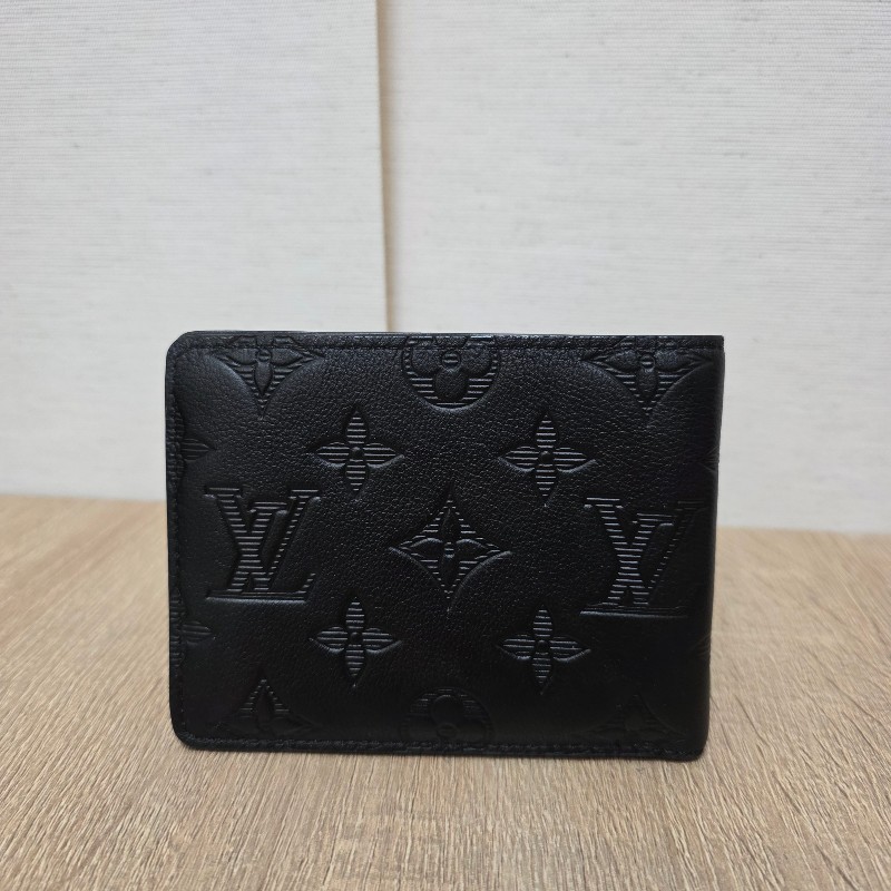 [甜價出品項🥰專櫃五折以下] LV黑牛皮壓紋Multiple對開短夾-1