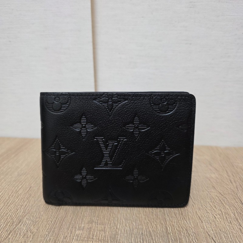 [甜價出品項🥰專櫃五折以下] LV黑牛皮壓紋Multiple對開短夾-2