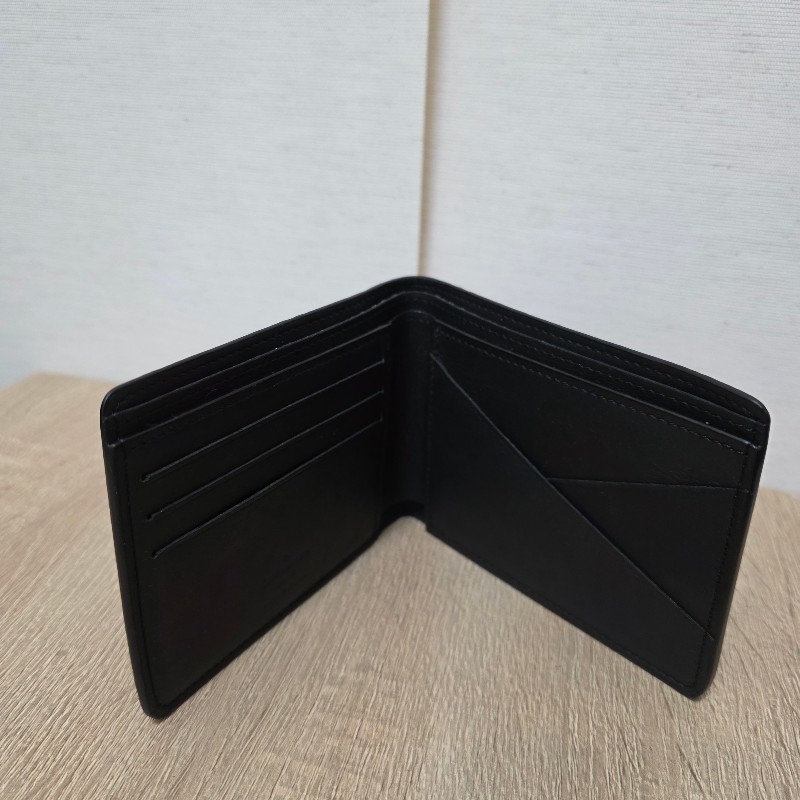 [甜價出品項🥰專櫃五折以下] LV黑牛皮壓紋Multiple對開短夾-3