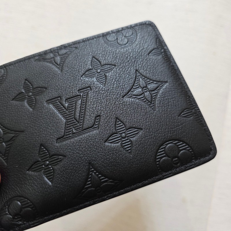 [甜價出品項🥰專櫃五折以下] LV黑牛皮壓紋Multiple對開短夾-4