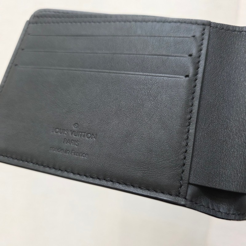 [甜價出品項🥰專櫃五折以下] LV黑牛皮壓紋Multiple對開短夾-6