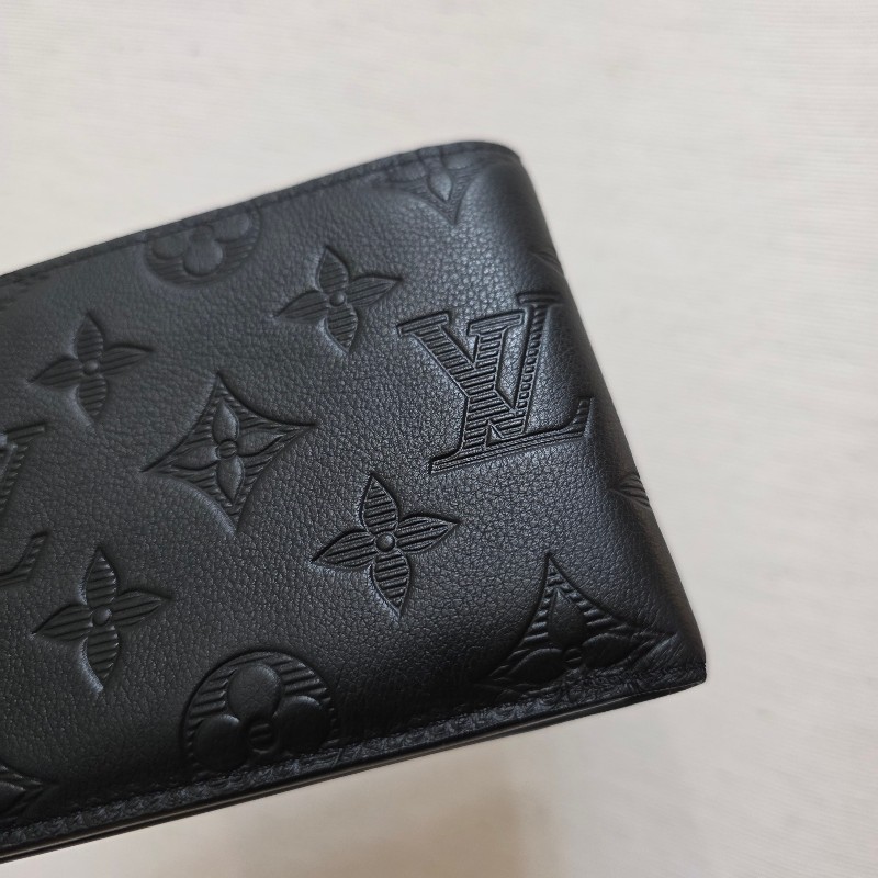 [甜價出品項🥰專櫃五折以下] LV黑牛皮壓紋Multiple對開短夾-9