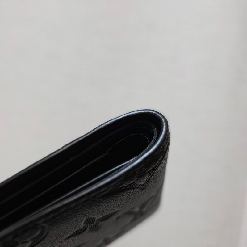 [甜價出品項🥰專櫃五折以下] LV黑牛皮壓紋Multiple對開短夾-10