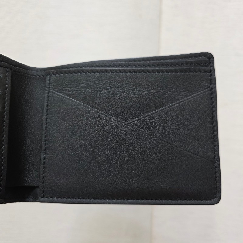 [甜價出品項🥰專櫃五折以下] LV黑牛皮壓紋Multiple對開短夾-18