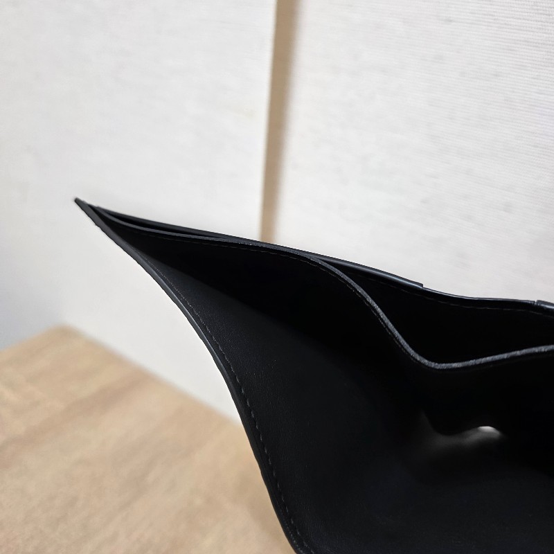 [甜價出品項🥰專櫃五折以下] LV黑牛皮壓紋Multiple對開短夾-22