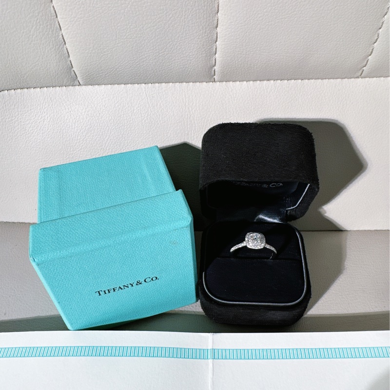 Tiffany蒂芙尼 SOLESTE系列 Pt950群鑲鑽婚戒，50碼，主鑽0.36 克拉-1