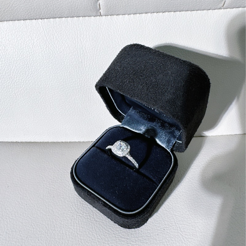 Tiffany蒂芙尼 SOLESTE系列 Pt950群鑲鑽婚戒，50碼，主鑽0.36 克拉-3