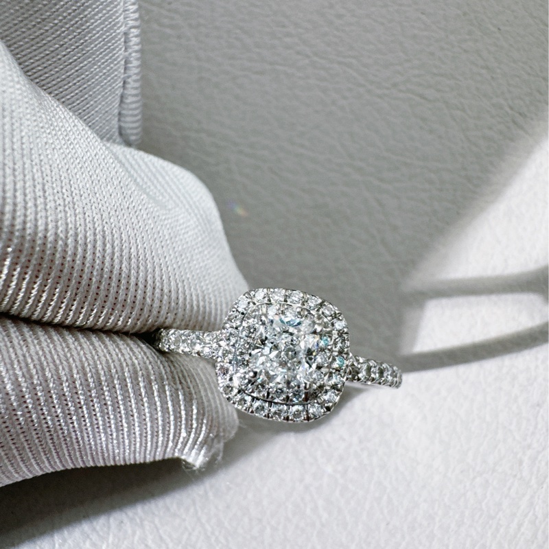 Tiffany蒂芙尼 SOLESTE系列 Pt950群鑲鑽婚戒，50碼，主鑽0.36 克拉-5