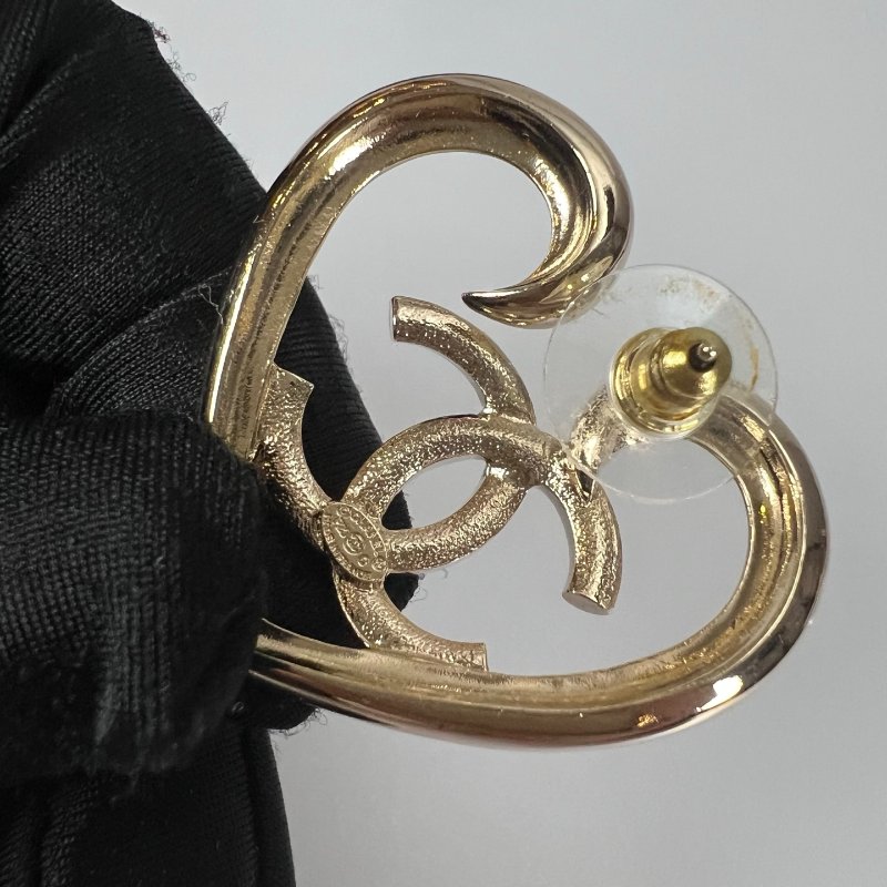 CHANEL F23/C 愛心造型小顆水鑽耳環-2