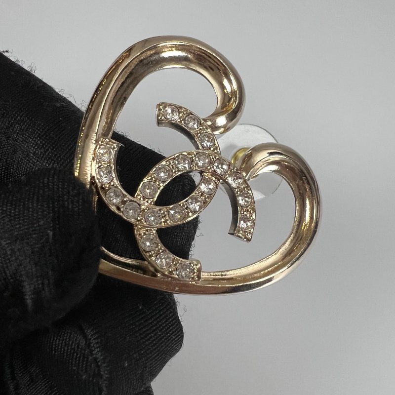 CHANEL F23/C 愛心造型小顆水鑽耳環-3