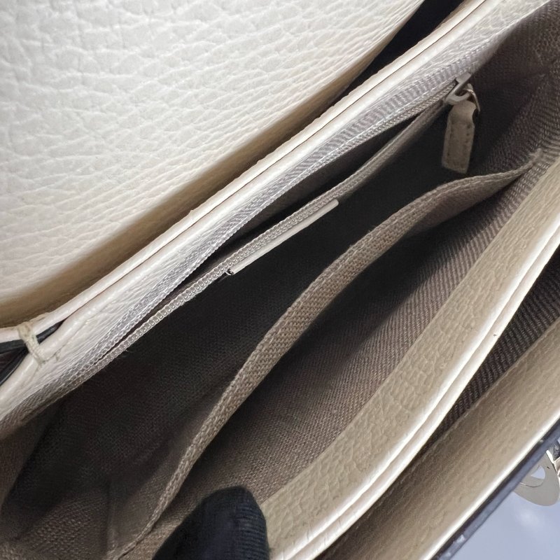 GUCCI 607720 白鐵牌三層肩背包-6