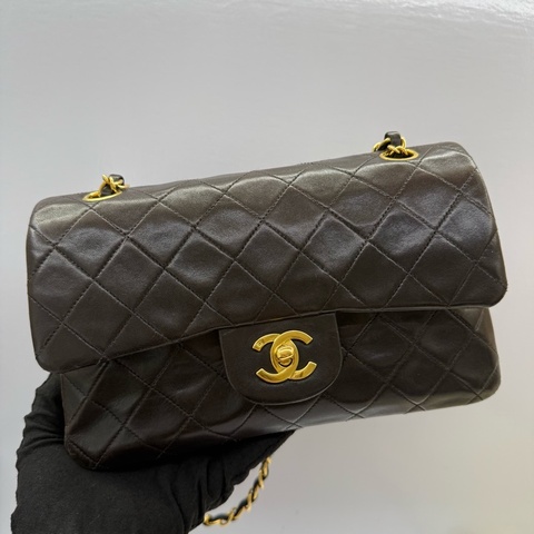 CHANEL 香奈兒 棕色菱格紋羊皮雙蓋肩背包23CM （雷標破損）