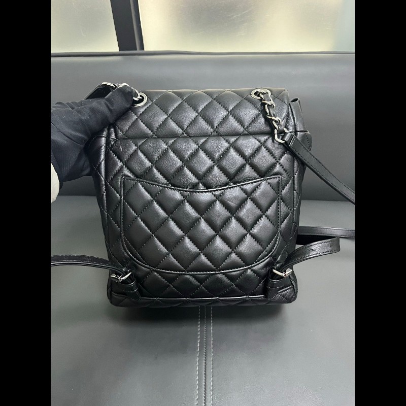Chanel Backpack small
黑銀光面皮小號-1