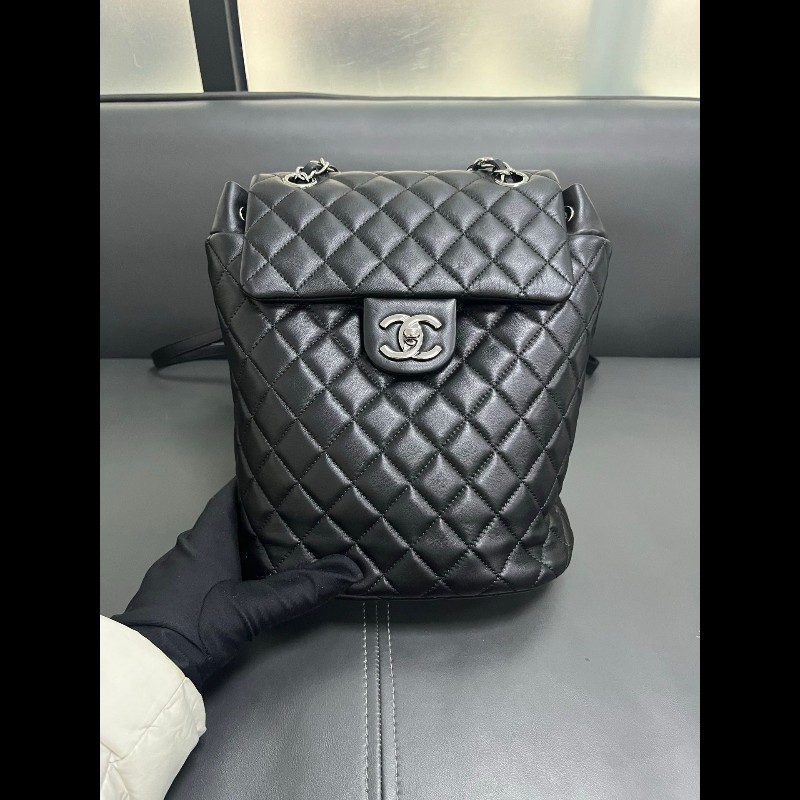 Chanel Backpack small
黑銀光面皮小號-2
