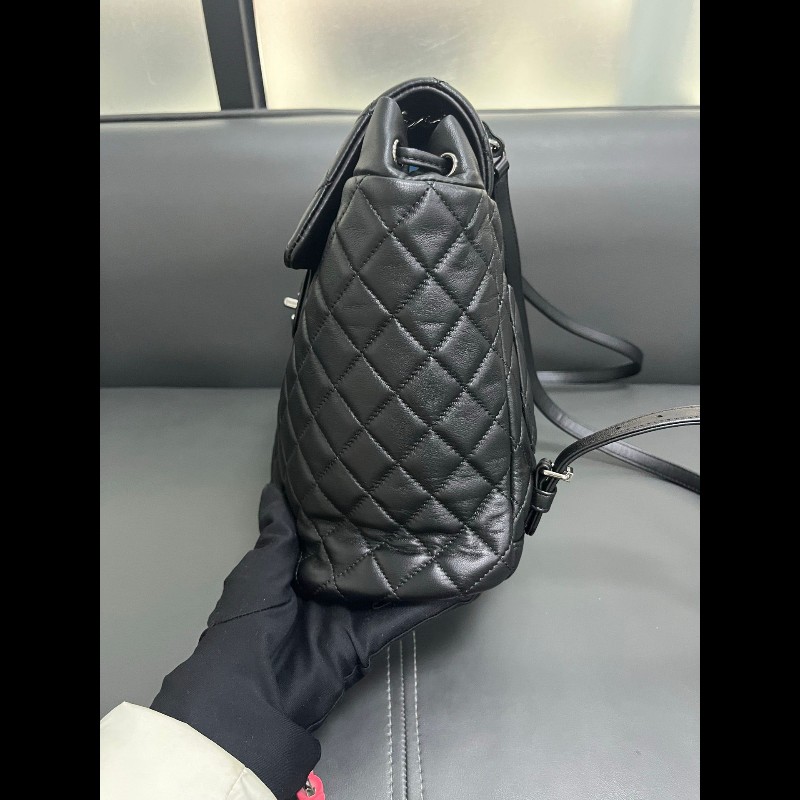 Chanel Backpack small
黑銀光面皮小號-4
