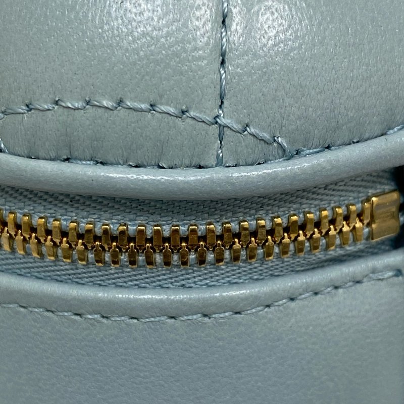 △ Chanel 香奈兒 Light Blue Lambskin Gold Tone Metal Bubble Vanity Case No.31 AP2699 淺藍色小羊皮金色金屬鎖鏈化妝箱No.31 - 267002559-9